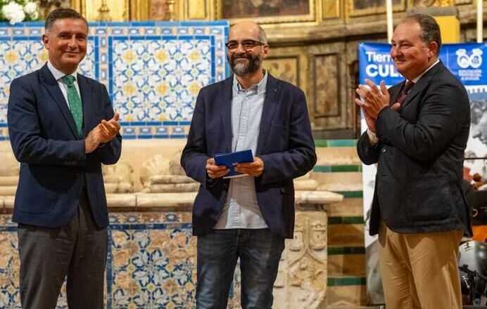 Enrique Zumalabe galardonado con el Premio Iberoamericano de Poesía Juan Ramón Jiménez 2026 por ‘Gramática del desorden’