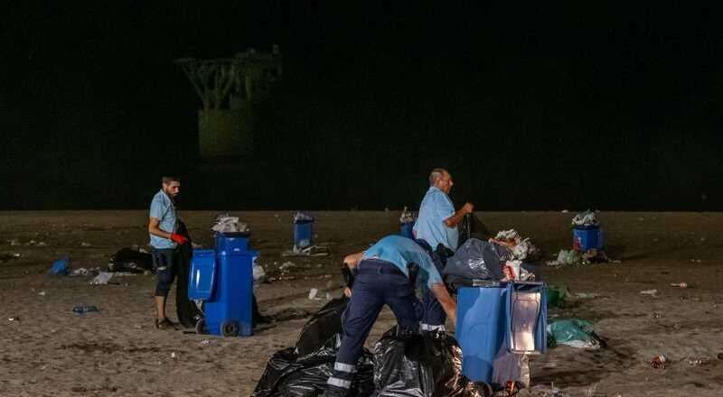 Retiro de más de 200 toneladas de residuos en Marbella tras la celebración de la noche de San Juan