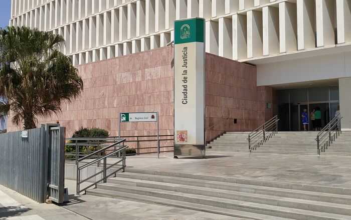 Condena por intrusismo al realizar servicios veterinarios en perros