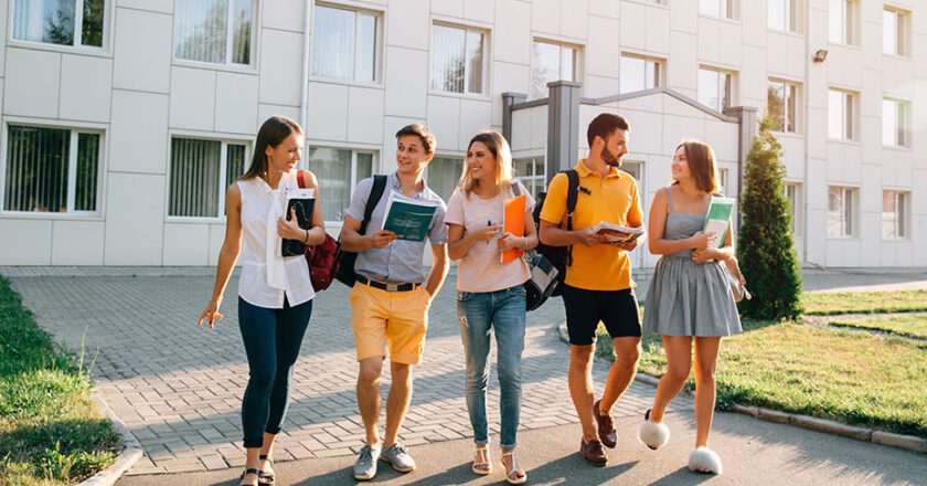 Más de 52.000 estudiantes ingresan al sistema público universitario para cursar un grado