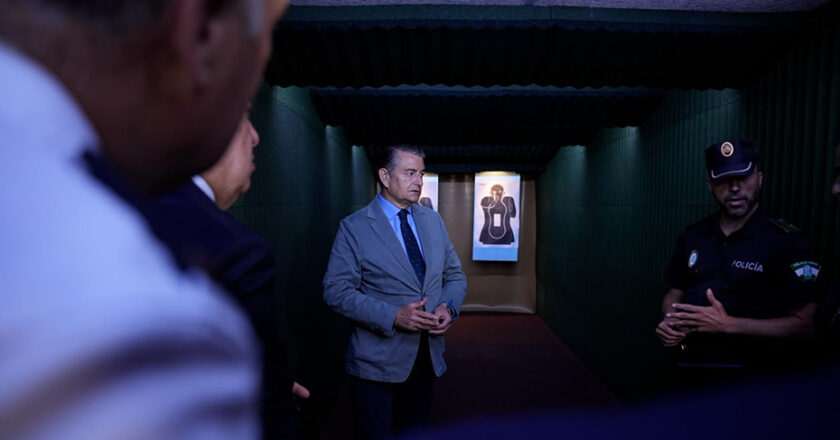 Andalucía presenta la primera galería móvil de tiro en España para la formación de policías locales