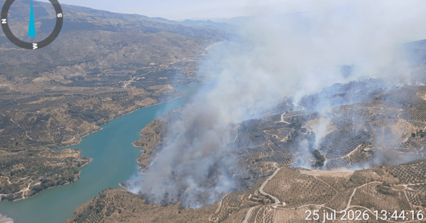 La Junta extiende la fase de emergencia del Plan Infoca a Granada debido a un incendio en Pinos del Valle