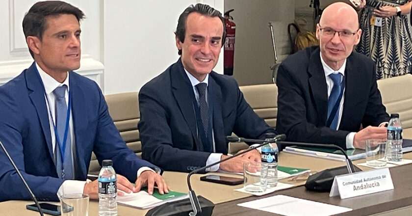 Andalucía pide al Ministerio mayor inversión y rapidez en las infraestructuras de tren y carreteras
