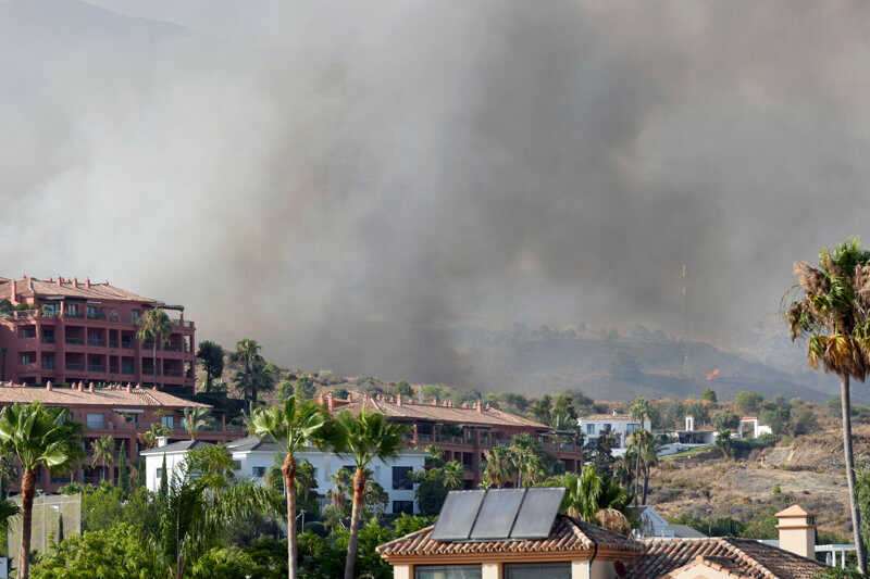 Incendio en Benahavís extinguido tras el desalojo de más de 2.000 vecinos y la declaración de fase de emergencia