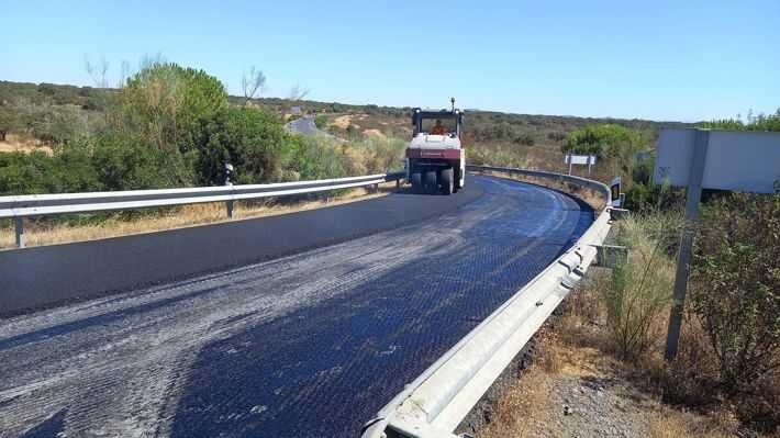 Renovación del firme de la carretera A-490 entre San Bartolomé y Villanueva de los Castillejos