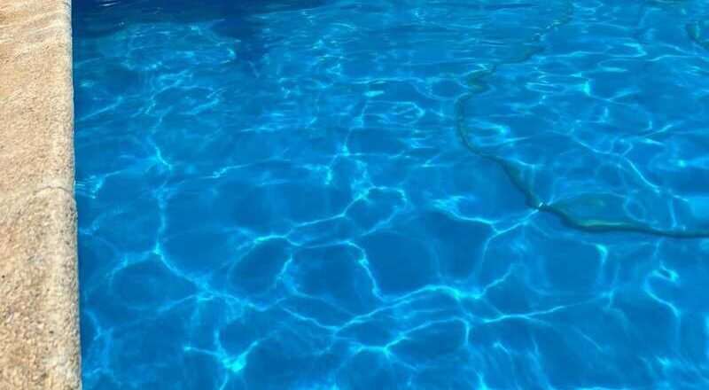 Más de 60 personas intoxicadas en una piscina de hotel en Benahavís