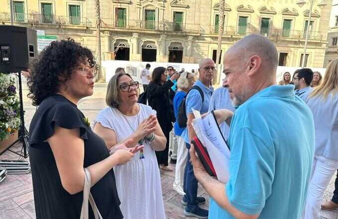 Andalucía demanda que el Ayuntamiento asegure intérpretes de lengua de signos en todos los eventos oficiales