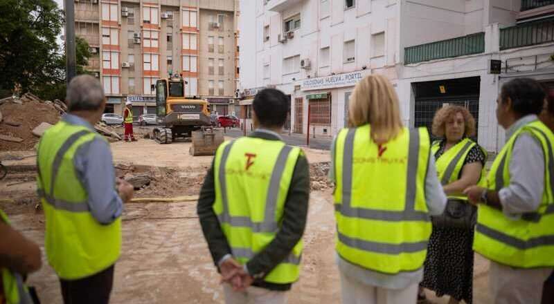 La alcaldesa supervisa el progreso de las obras en la plaza Padre Genaro para ajustarlas a las necesidades de los vecinos