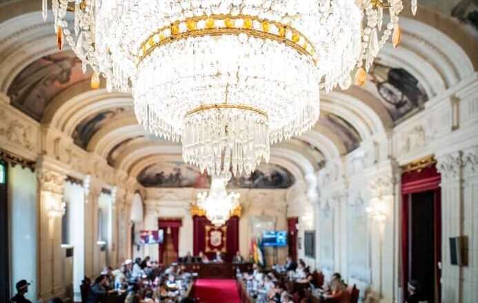 El pleno del Ayuntamiento de Málaga se enfoca en la mejora de la movilidad, vivienda y okupación