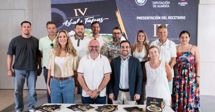 Presentación del recetario del IV Concurso Provincial de Tapas por Diputación, Ayuntamiento y ASHAL