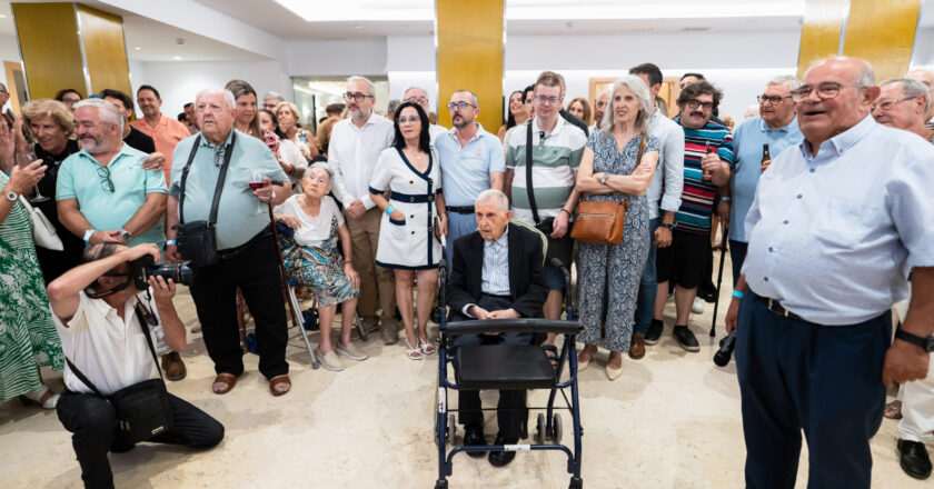 La Diputación otorga el Escudo de Oro de la Provincia a Jesús Peregrín