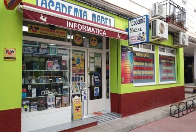 Academia Mabel afianza su labor formativa en Huéscar desde 1999 con una oferta integral en nuevas tecnologías, idiomas y refuerzo escolar
