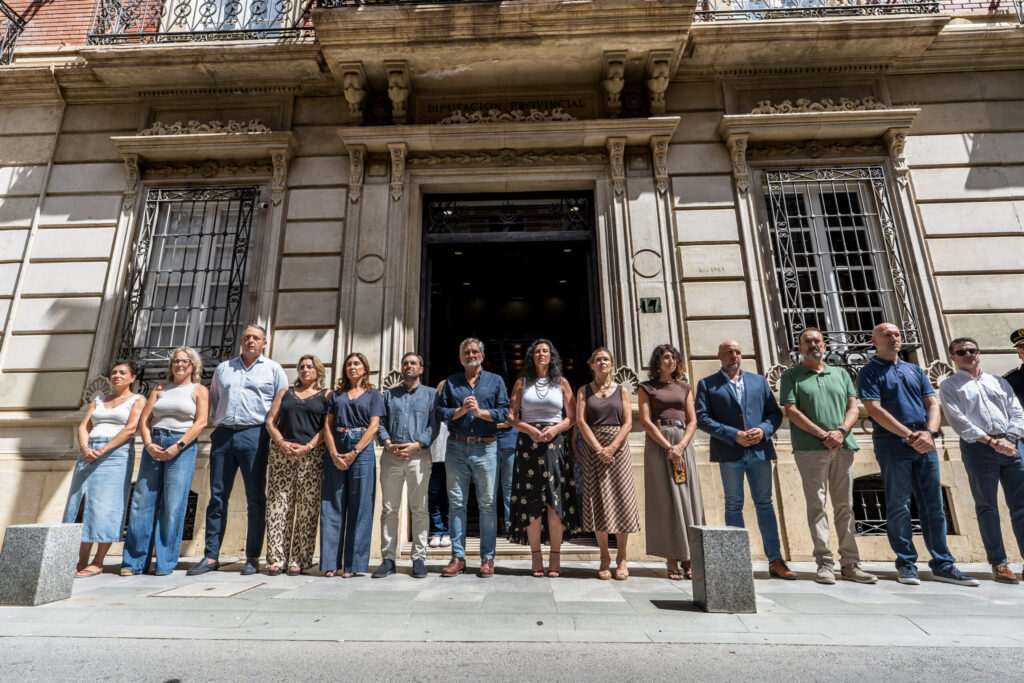 Minuto de silencio en homenaje a las víctimas del incendio forestal en Los Gallardos