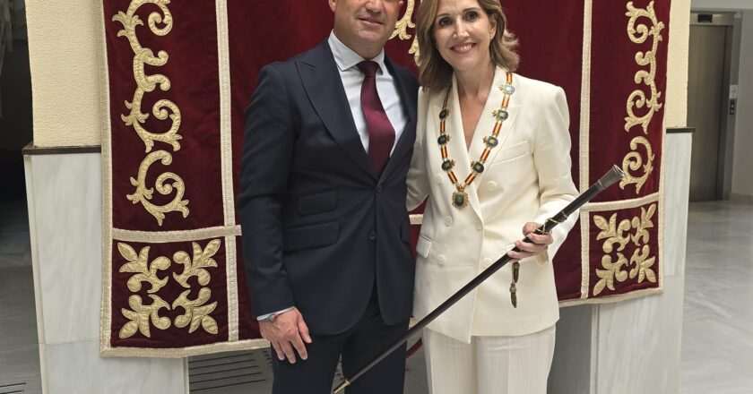 El presidente de Diputación presencia la toma de posesión de Julia Ibáñez como alcaldesa de El Ejido
