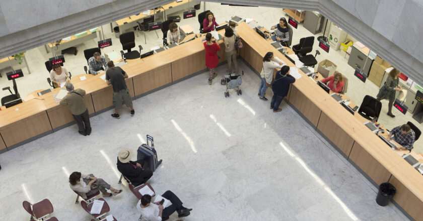 La Junta pone en marcha su plan de desregulación para facilitar la relación entre la Administración y los ciudadanos