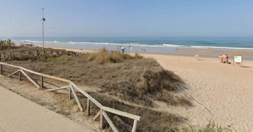 Recomendaciones de precaución en playas de Huelva y Cádiz por fuertes corrientes de resaca