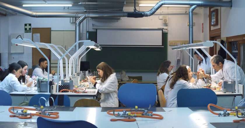 Cerca de 5.000 docentes de FP amplían su formación para fortalecer el vínculo con el entorno productivo