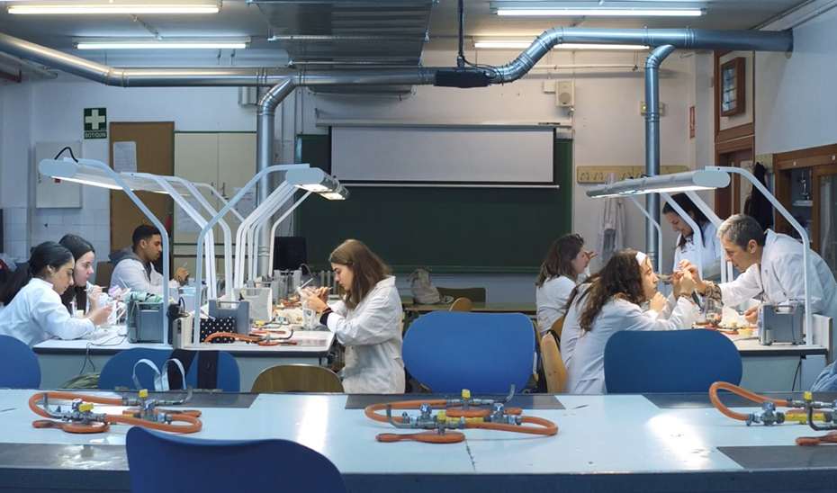 Cerca de 5.000 docentes de FP amplían su formación para fortalecer el vínculo con el entorno productivo