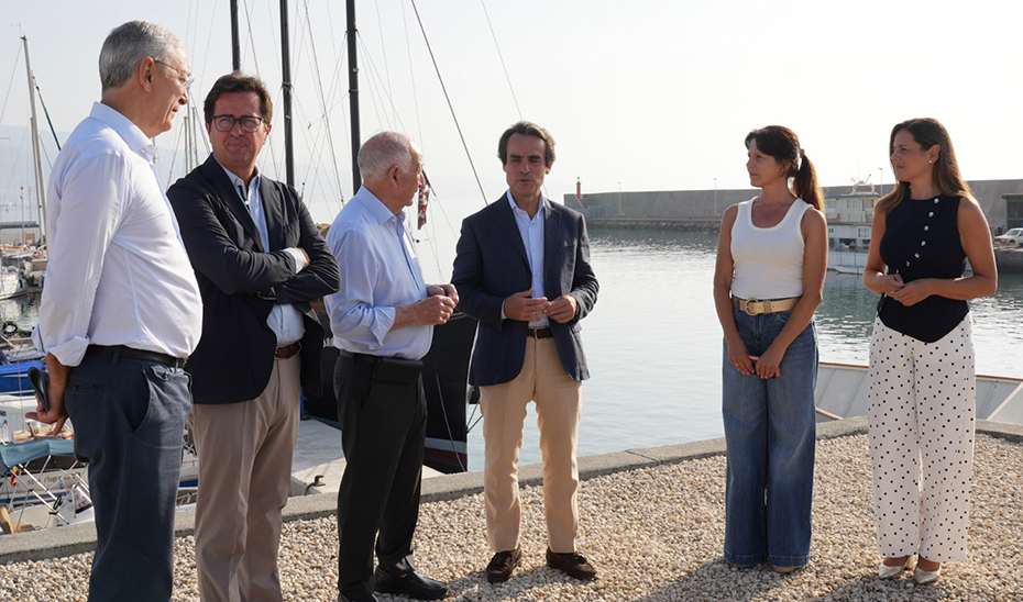 Finaliza la renovación de los pantalanes en el puerto de Roquetas de Mar
