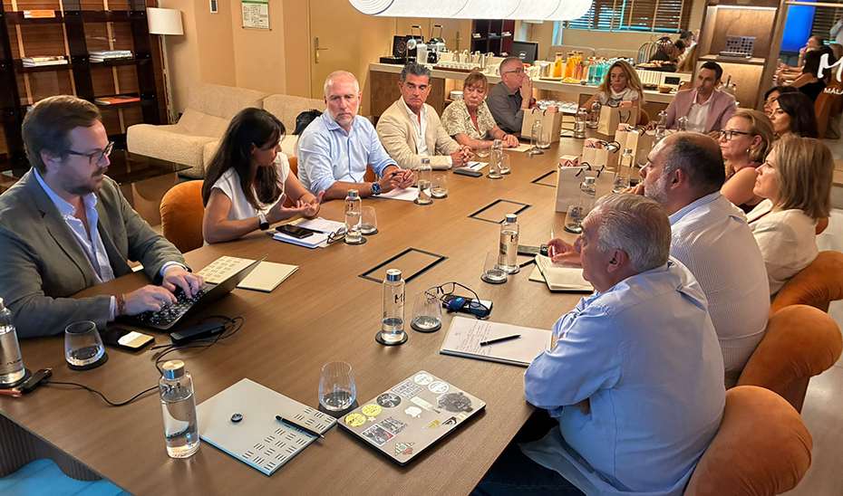 La Junta promueve un nuevo modelo de colaboración con las ocho provincias para potenciar el turismo en Andalucía