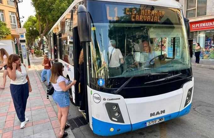 Fuengirola establece un sistema para controlar las paradas de autobús urbano y prevenir estacionamientos inapropiados