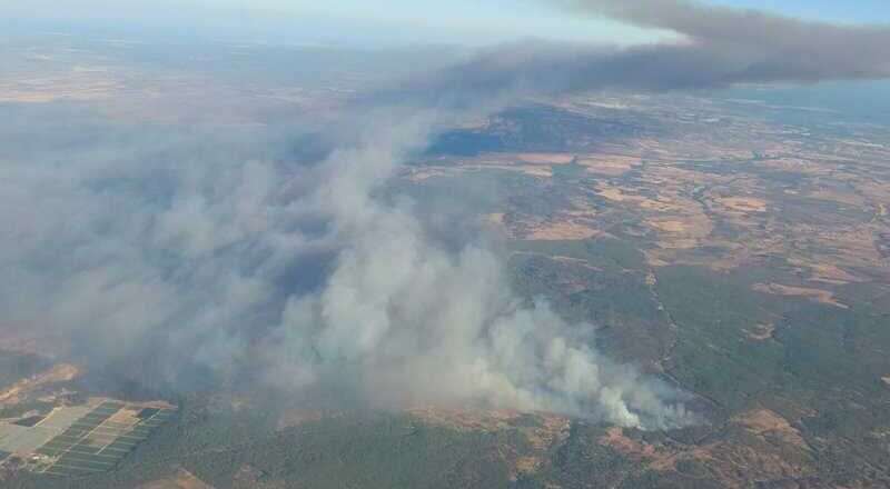 La Junta declara la fase de emergencia 1 por el incendio forestal en Niebla con diez medios aéreos en acción