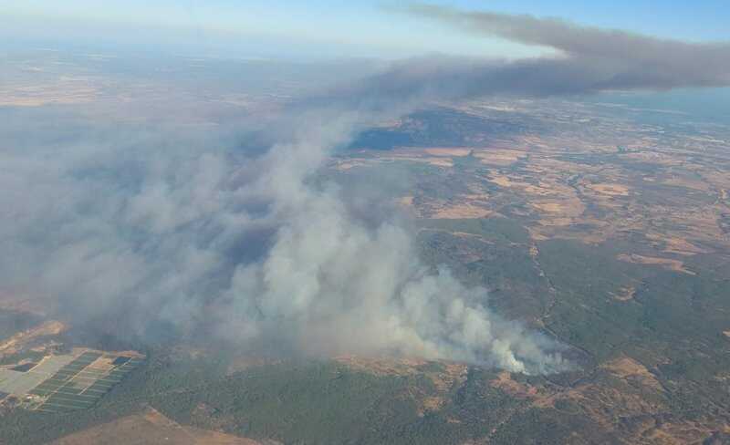 La Junta declara la fase de emergencia 1 por el incendio forestal en Niebla con diez medios aéreos en acción