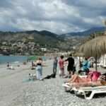 La Costa Tropical logra un 90% de ocupación en julio mientras la capital experimenta una disminución en comparación con 2025