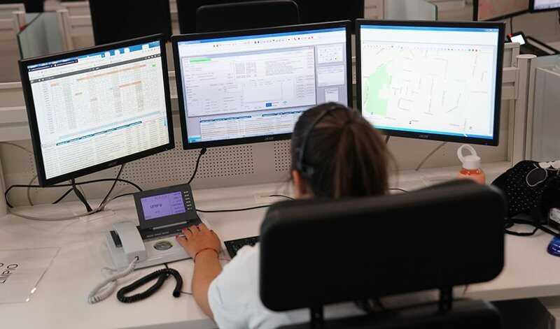 Trabajador pierde la vida al chocar su camión contra una fachada en Tolox