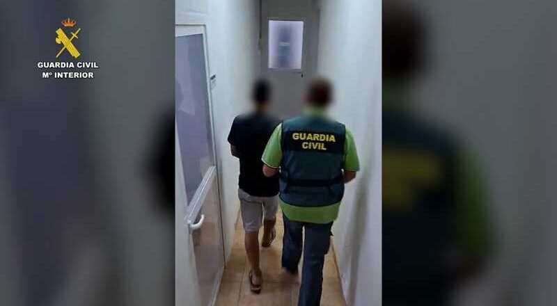 Arrestado por retirar dinero de tres cajeros automáticos con la tarjeta bancaria de un familiar