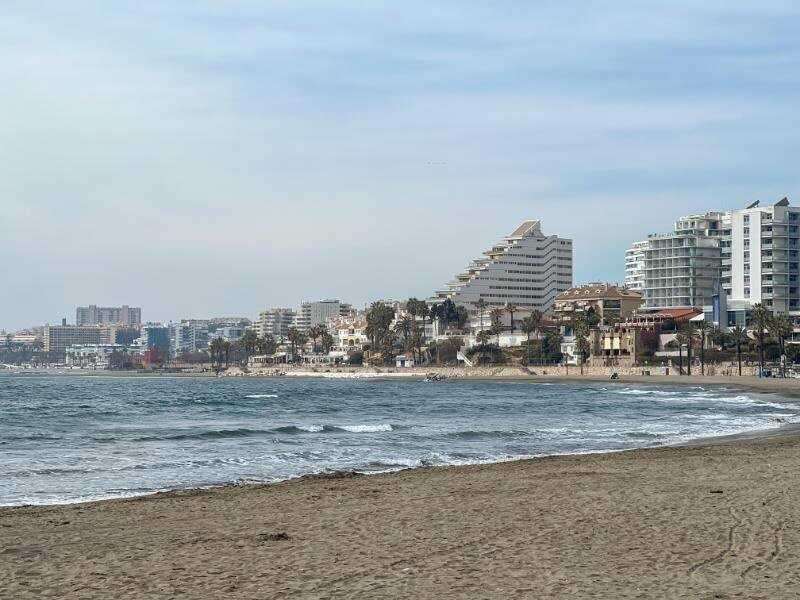 Playas de Santa Ana y Las Gaviotas en Benalmádena reabren sus baños