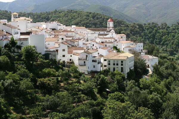 Diputación destina 372.000 euros para acondicionar una parcela de aparcamiento en Genalguacil