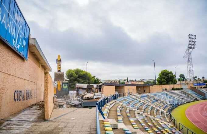 Inician la construcción del nuevo estadio de San Fernando con la demolición del muro del estadio Bahía Sur