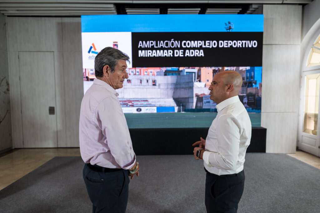 Colaboración entre la Diputación y Adra para expandir el Complejo Deportivo Miramar