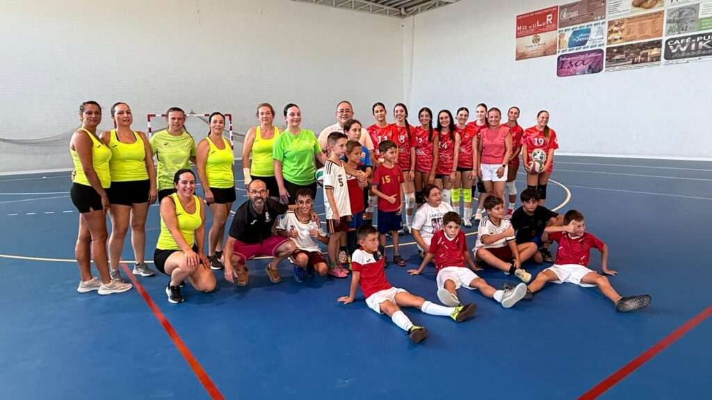 Alcolea presenta el nuevo pavimento de su pabellón polideportivo con apoyo de la Diputación