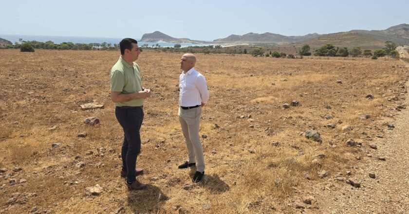 Diputación promueve la agricultura y el turismo en Níjar mediante la pavimentación de nueve caminos rurales