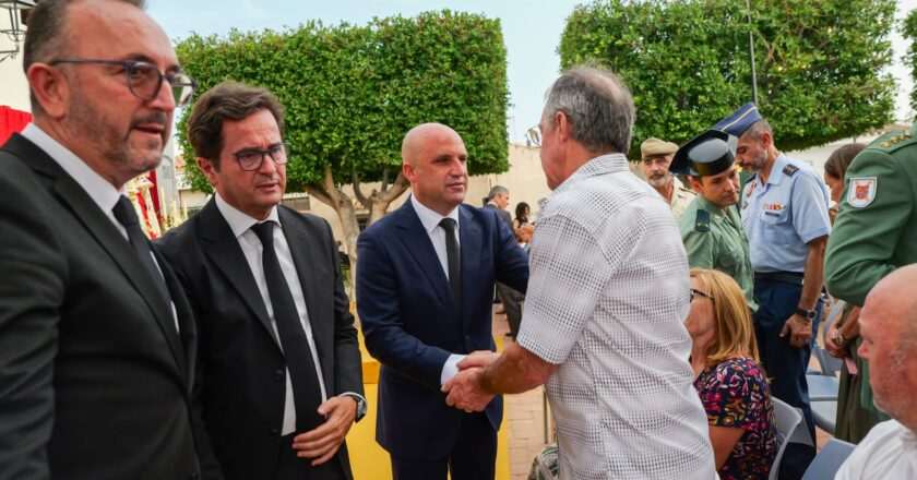 El presidente de Diputación participa en la misa-funeral por las víctimas del incendio en Los Gallardos-Bédar