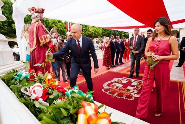 El presidente de Diputación resalta la importancia de defender los valores democráticos en el homenaje a los Mártires de la Libertad