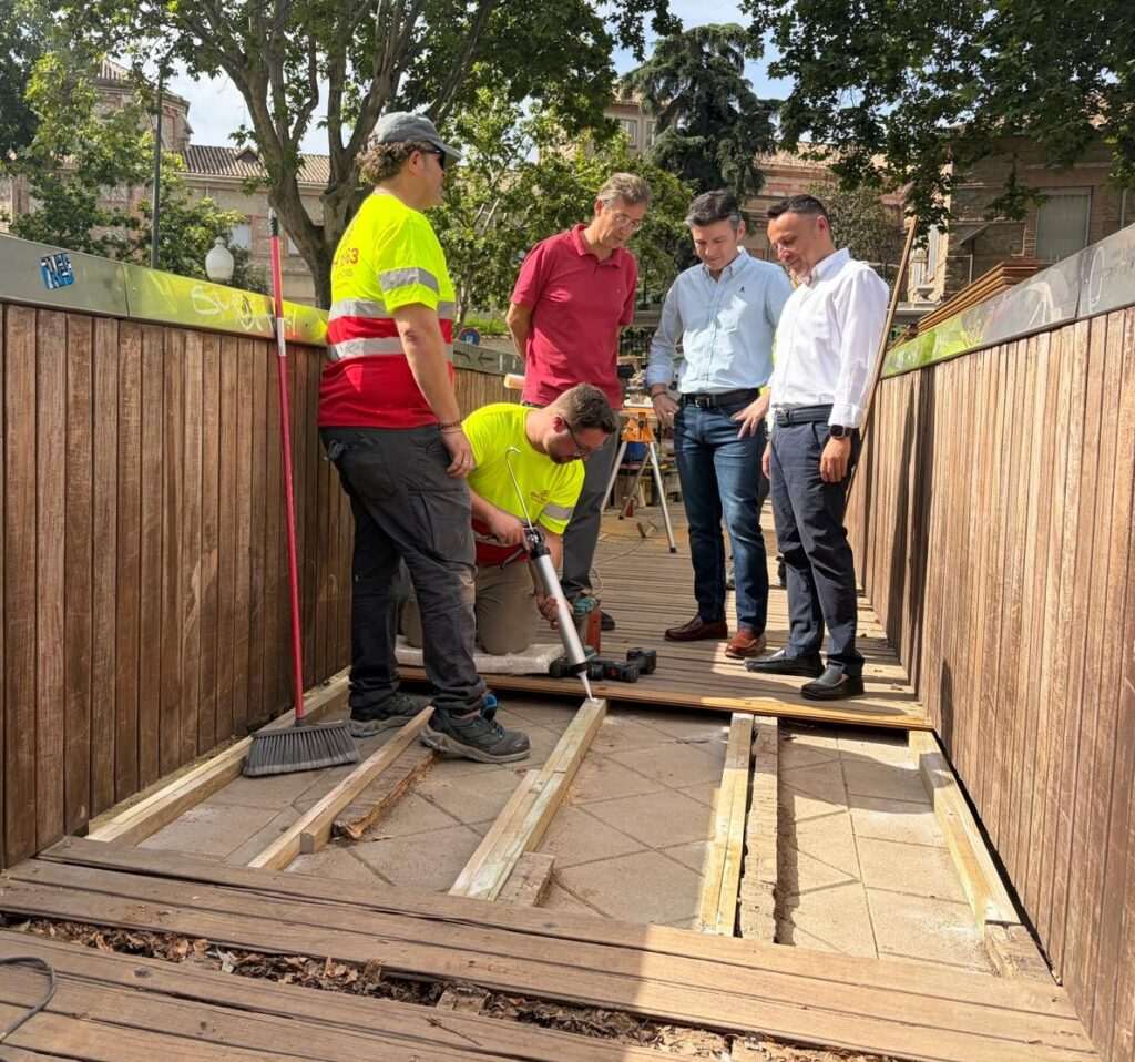 El Ayuntamiento promueve la restauración de los elementos de madera del Puente de las Titas y del Parque Antonio Jiménez Blanco