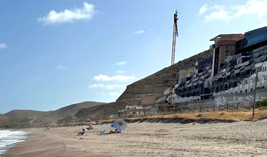 La Junta da inicio al proceso para restablecer la legalidad en El Algarrobico