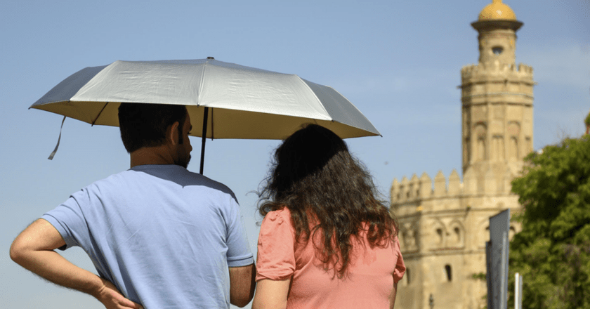 La EMA recomienda asegurar una adecuada hidratación debido al aviso naranja por calor