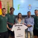 África Colomo resalta el prometedor comienzo de temporada del Real Jaén en la presentación de sus nuevos fichajes
