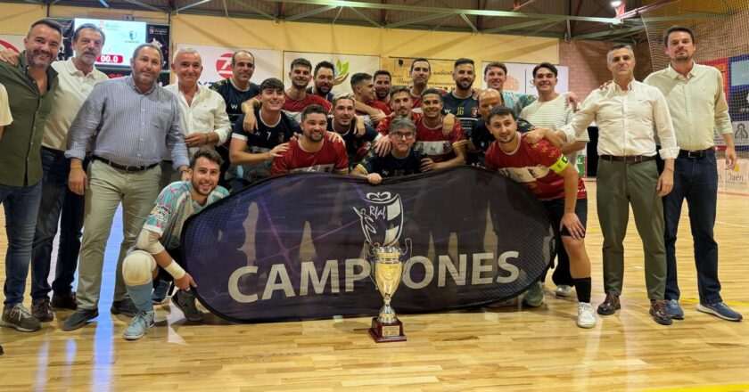 Diputados provinciales Francisco Javier Lozano y Luis Miguel Carmona presentes en la final de la Copa Presidente de la Diputación de fútbol sala