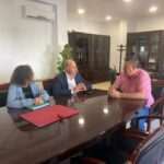 José Luis Hidalgo y Manuel Carrascosa analizan los servicios de la Diputación en Pegalajar