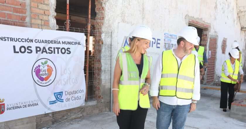 Almudena Martínez y Andrés Clavijo dan inicio a las obras con la colocación de la primera piedra