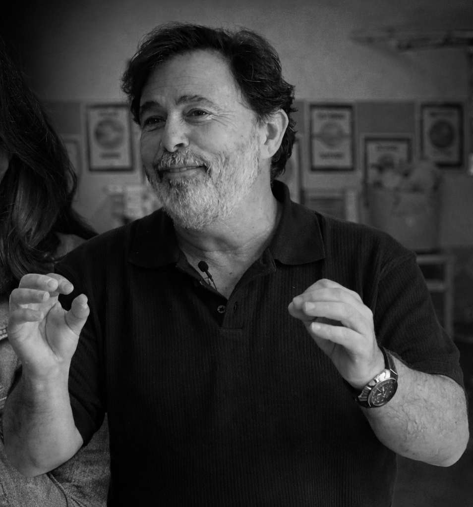 La FAMP rinde homenaje póstumo al periodista Óscar Toro en el Día del Cooperante