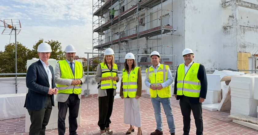 Progresan las obras de rehabilitación energética y accesibilidad en 64 viviendas protegidas de Huelva