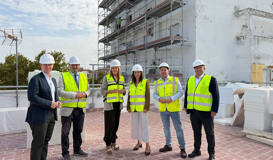 Progresan las obras de rehabilitación energética y accesibilidad en 64 viviendas protegidas de Huelva