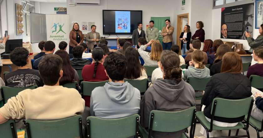 El IAJ promueve la prevención de la ciberviolencia juvenil a través de programas de hábitos saludables