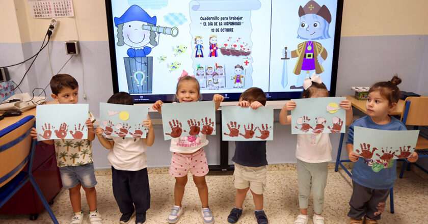 Centros docentes de Andalucía celebran el Día de la Hispanidad con diversas actividades
